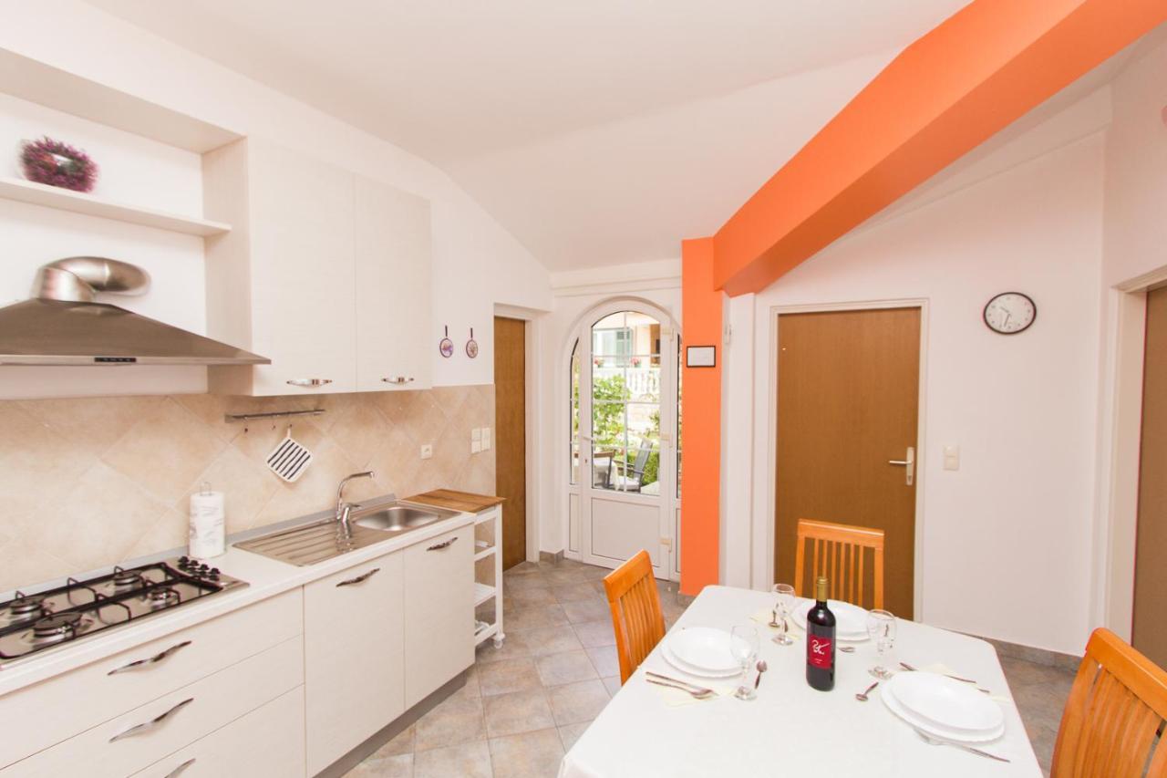 Apartments Lupus Vodice Eksteriør billede