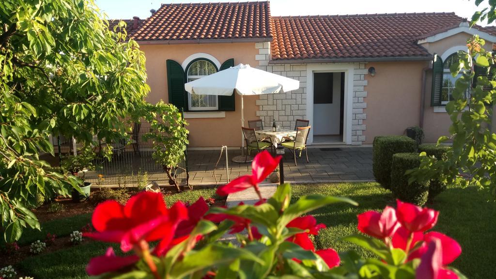 Apartments Lupus Vodice Eksteriør billede